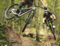 Um zu prüfen, ob man Trail-Spaß auch schon für rund 2500 Euro bekommt,  haben wir drei All Mountain Bikes im vielleicht besten Trailpark Deutschlands getestet.