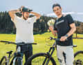 Steckt sich Korbi (li) die 500 Euro diesmal in die Tasche? In rund drei Stunden muss er dafür dem Autor den Pickup-Barspin beibringen.