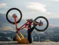 Upside Down: Nina Hoffmann mit ihrem Worldcup-Bike.