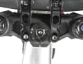 Knarz, knarz: Zu Beginn zählte das Alutech zu den leisesten Bikes. Dann fing es an zu knarzen. Das Testlabor zerlegte die Front und montierte sie erneut. Bei einem weiteren Testtag dann das gleiche Spiel: erst leise, dann Knarzen und Rappeln.