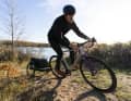 Dank progressiv gedämpfter Einzelradaufhängung  dem Velo Cargo darf man mit dem Veolo auch auf unbefestigtes Terrain abbiegen.