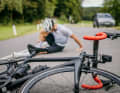 Gestürzt und etwas am Bike kaputt? An diesen Fall denkt niemand gerne, doch bei Fahrradversicherungen können auch Unfallschäden abgedeckt werden.