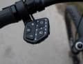 Die Bedienung des Motors mit dem recht großen, aber ergonomisch sinnvollen Panel an der linken Lenkerseite ist intuitiv und simpel