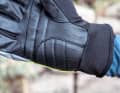 Hochwertige Materialien und sehr sauber verarbeitet. Innenhand mit leichtem Ballenpolster