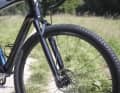 Im Steuerrohr des Giant Revolt X Advanced Pro 2 steckt eine Rockshox Rudy Federgabel mit 40 Millimetern Knautschzone.