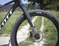 Starr- statt Federgabel: Scott denkt das Mountainbike-Hardtail neu. An der Starrgabel kann Gepäck befestigt werden.