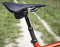 Die Rockshox Reverb XPLR AXS Teleskopsattelstütze am Propain Gravelbike hat 75 Millimeter Vertsellbereich.