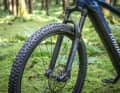 Rockshox 35 Silver TK: Die Luft-Gabel ist mit 35-Millimeter-Standrohren und Anschraub-Vorrichtungen für Schutzbleche explizit für E-Mountainbikes entwickelt.