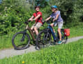 Spaß auch jenseits vom Asphalt: mit grobstolligen SUV-E-Bikes gut möglich.