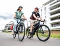 Beschwingt ins Büro: Pendeln macht mit leichten Bikes deutlich mehr Spaß.