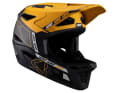 Die Form des Helmes ist im Moto-Style gehalten.