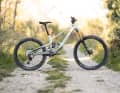 Die Eckdaten des Lapierre Spicy 8.9: 16,2 kg / 180/180 mm Federweg / 29"/27,5" / 6999 Euro / Carbon-Rahmen