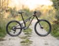 Die Eckdaten des Merida One-Sixty 8000: 15,6 kg / 170/170 mm Federweg / 29"/27,5" / 7899 Euro / Carbon