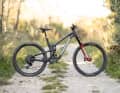 Die Eckdaten des Propain Spindrift 5 CF: 16,3 kg / 180/180 mm / 29" / 7029 Euro / Carbon