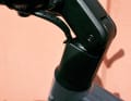 Integrationshilfe: Die Kabel fließen unterm verstellbaren Vorbau des Bergamont in den Rahmen.