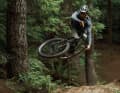 Das Ibis Ripmo besitzt für All-Mountain-Verhältnisse so viel Abfahrtspotential, wie kaum ein zweites Bike dieser Kategorie. Die Eckdaten: 160 Millimeter an der Gabel, 150 Millimeter am Hinterbau und 29er-Laufräder.