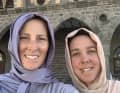 Tausche Raddress gegen Abaya - die Autorinnen im eleganten Gewand der arabischen Frauen.