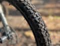 Der Butcher Grid Trail in der weicheren T9 Mischung überzeugte fast in jedem Terrain als Vorderreifen, nur bei Matsch setzte sich der Reifen im Nu zu und geizte mit Traktion.