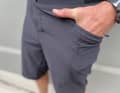 Pfiffig: seitlich platzierte RV-Taschen. Da spürt man das Handy gar nicht.