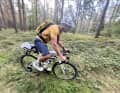 Ich sage: Lasst doch den Unsinn sein. Gravelbikes sind dafür gemacht, von der Straße abzubiegen in den Wald, auf den Wiesenweg, weg vom Autoverkehr.