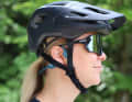 Keine Probleme gab es bei Verwendung der Shokz Openrun Pro mit Bike-Brillen.