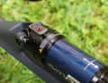 Klein und funktional, aber eben auch filigran: Die Zugstufen-Verstellung funktioniert am Rockshox Sid Luxe Ultimate nur mit einem 2,5 Millimeter-Inbus.