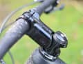 Bis zu 20 Millimeter Hub kann der Vorbau Redshift Shockstop Pro an die Front ungefederter Bikes bringen.