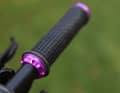 Von außen ist die Rotations-Funktion der Rev-Grips nicht zu sehen. Die schöne CNC-Optik der Klemmringe aber schon.