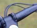 Die dezente schwarze Optik des OneUp Carbonlenkers ließe sich mithilfe von Stickern individualisieren.