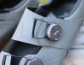 Die Boa-Verschlüsse der Canyon Tempr CFR Off-Road Schuhe sind aus Aluminium und besitzen eine schöne Haptik. Über so ein Geschenk freuen sich Racer garantiert!