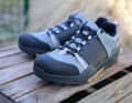 Optisch erinnern die SIDI GTX an eine Mischung aus Sneakern und Arbeitsschuhe mit Stahlkappen. Für den harten Enduro-Einsatz ein schlüssiges Design.