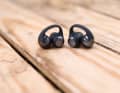 Mit 6,5 Gramm pro Kopfhörer sind die Shokz Opendots One wunderbar leicht, stecken aber trotzdem voller technologischer Raffinesse.