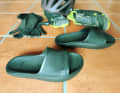 Raus aus den MTB-Schuhen und rein in die weich gedämpften Blackroll Schlappen.