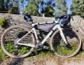Wir haben 3 Modelle der neuen Camelbak Bikepacking-Taschen auf Tour getestet.
