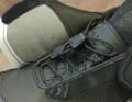 Die Speedlace-Schnürung bringt nicht viel Zug, so sitzt der Schuh gemütlich, aber eben auch weniger straff am Fuß.