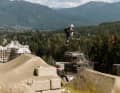 Kathi schanzt sich über den Joyride-Kurs in Whistler. "Der Crankworx-Kurs in Innsbruck ist anspruchsvoller als der in Whistler", sagt Kathi.