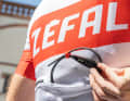 Mit dem handlichen K-Traz Zip3 Fahrradschloss von Zefal können sowohl der Sattel als auch Reifen oder Gepäck gesichert werden. Und: Es passt perfekt in die Trikottasche.
