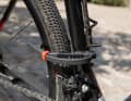 Zum Beispiel, wenn man auf einer langen Tour oder einer Bikepacking-Tour kurz einkaufen geht und sein Fahrrad plus Zubehör kurz unbeaufsichtigt lassen muss.