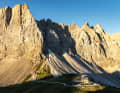 100 Jahre sitzt die Falkenhütte bereits auf ihrem Thron im Karwendel. Frisch saniert erstrahlt sie im neuen Licht.