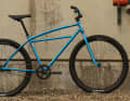 Klassische Form, geschwungene Linien, Zentralrohr im Hauptrahmen, dazu voluminöse Reifen und Motocross-Lenker: Der Leafcycles-Nachbau des Klunker-Bikes hält sich eng ans Original. Ladenpreis: 799 Euro.