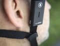 Intercoms mit Near-Ear-Technologie, wie hier die Aleck Punks, lassen die Ohren frei für die Geräusche herannahender Autos, surrender Hinterradnaben und das Zwitschern der Vögel.