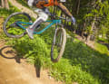 Will spielen, kann spielen! Zumindest, solange der Trail nach unten führt: das Kona Process 134 DL.