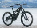Das Elite Modell für 8999€ bietet den identischen Rahmen, aber eine etwas abgespeckte Ausstattung und soll 24,1 Kilo wiegen. Angetrieben wird es vom klassischen Bosch CX ohne den Race-Modus.
