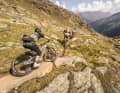 Kein Bike ebnet unwegsames Geläuf so sicher ein wie das Clay. Das sen­si­ble Ansprechverhalten des Fox-Fahrwerks generiert dabei Traktion en ­masse.
