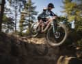 Da Giant unter der Marke Liv spezielle MTB für Frauen und Mädchen verkauft, teilt sich die Faith-Serie farblich noch einmal in Liv- und Giant-Modelle.