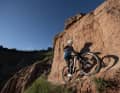 Früher nahm Richard Gasperotti an der Red Bull Rampage teil, heute sucht er in abgelegenen Erdenwinkeln nach Trails.