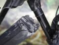 FLOP: Akku-Verlust. Der Shimano-Akku saß nicht sicher im Marin Rift Zone und krachte auf dem Trail mehrfach aus dem Unterrohr. Ein No-Go und Sicherheitsrisiko! Unbedingt penibel auf die korrekte und straffe Einstellung der Akku-Halterung achten.