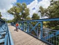 Das in der Hohen Rhön entspringende Flüsschen Ulster mündet ein paar Kilometer ­hinter dieser Brücke in die Werra.