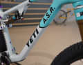 ...auch die Ausstattung weckt mit Spezial-Komponenten von Chris King, Sram, Fox Factory, DT Swiss, Maxxis , ODI und Bike Yoke Begierde.