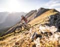 Geht man sparsam mit dem Akku um, oder montiert den optionalen Range-Extender, ist das gutmütige eOne-Sixty SL perfekt für Abenteuer im alpinen Gelände geeignet.